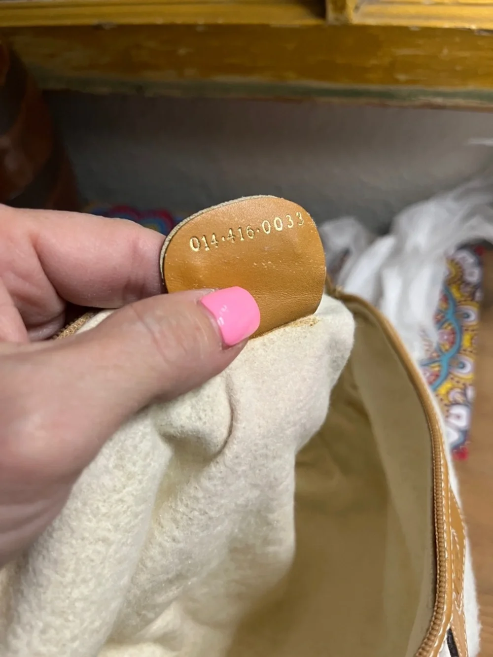 Gucci Cream Cosmetic Pouch with Tan leather Trim. Excellent - Picture 8 of 9